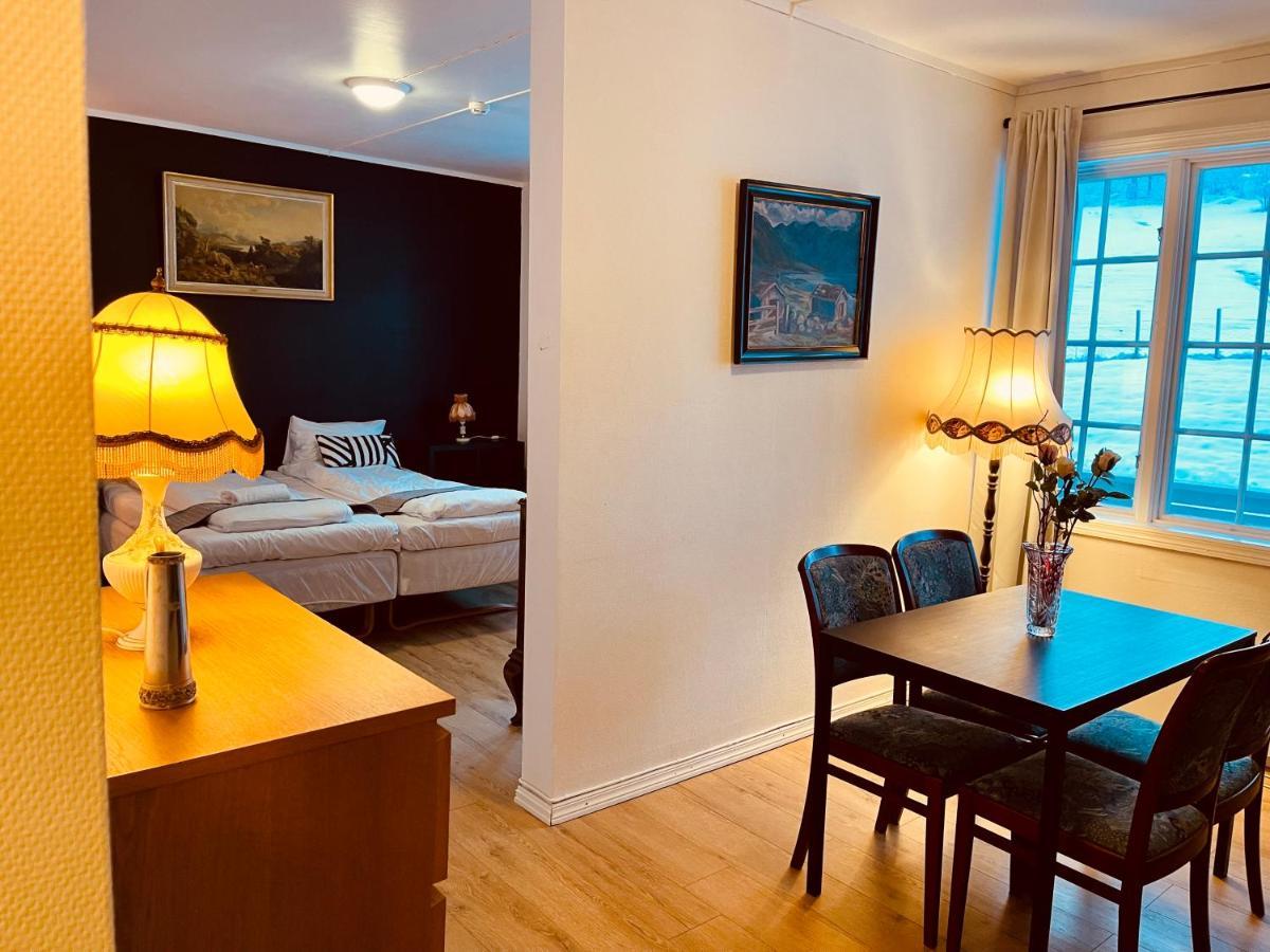 Lilandtunet Gjestgiveri Liland  Exteriör bild